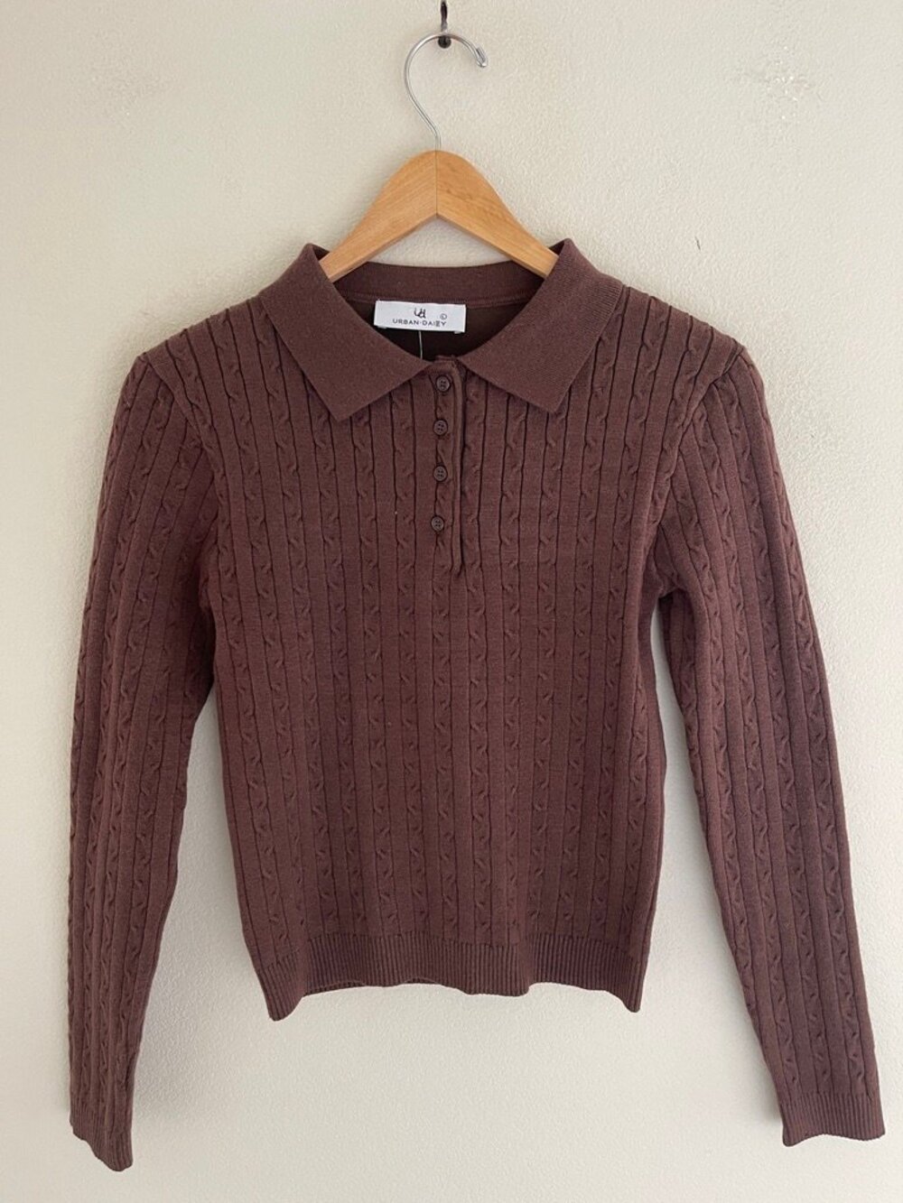 DELILAHS Classic Cable Knit Polo Sweater; NWT! Large (RUNS SMALL) P2P: 15.5"